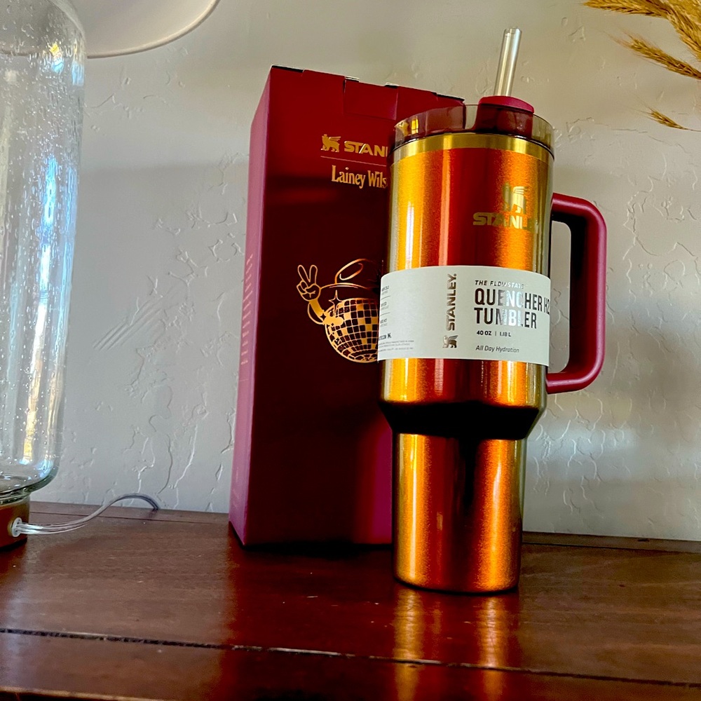 Stanley X Lainey Wilson Country Gold 40oz Tumbler New Gold Red